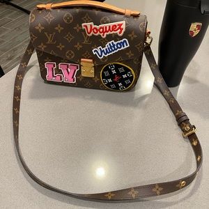 Authentic Louis Vuitton pochette Métis stories patch purse